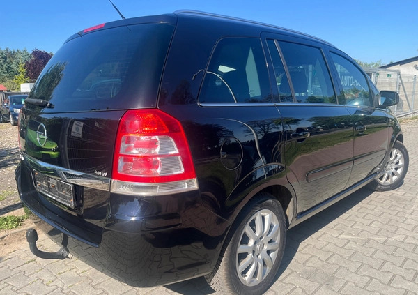 Opel Zafira cena 21900 przebieg: 227000, rok produkcji 2010 z Łuków małe 631